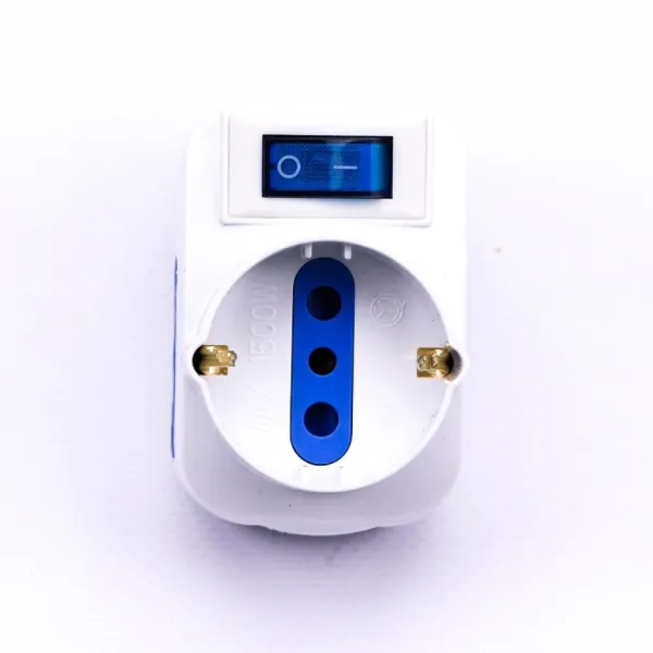 Adapttatore Spina 16A 2 Prese 2P+T 10/16A Bipasso + 1 Presa/Schuko Con Interruttore