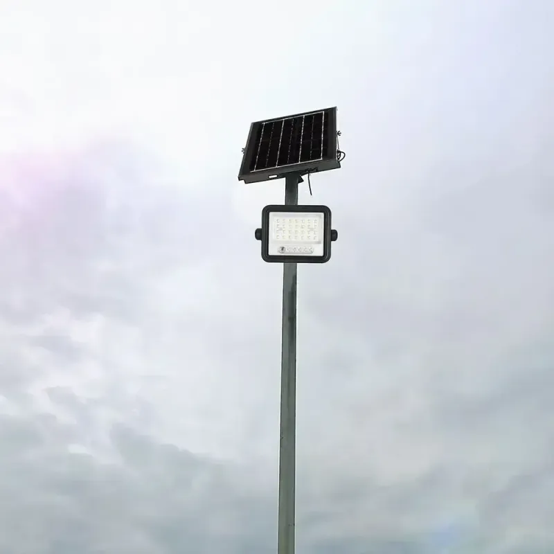 Faro LED Solare 5W Sensore Telecomando | Energy Clever